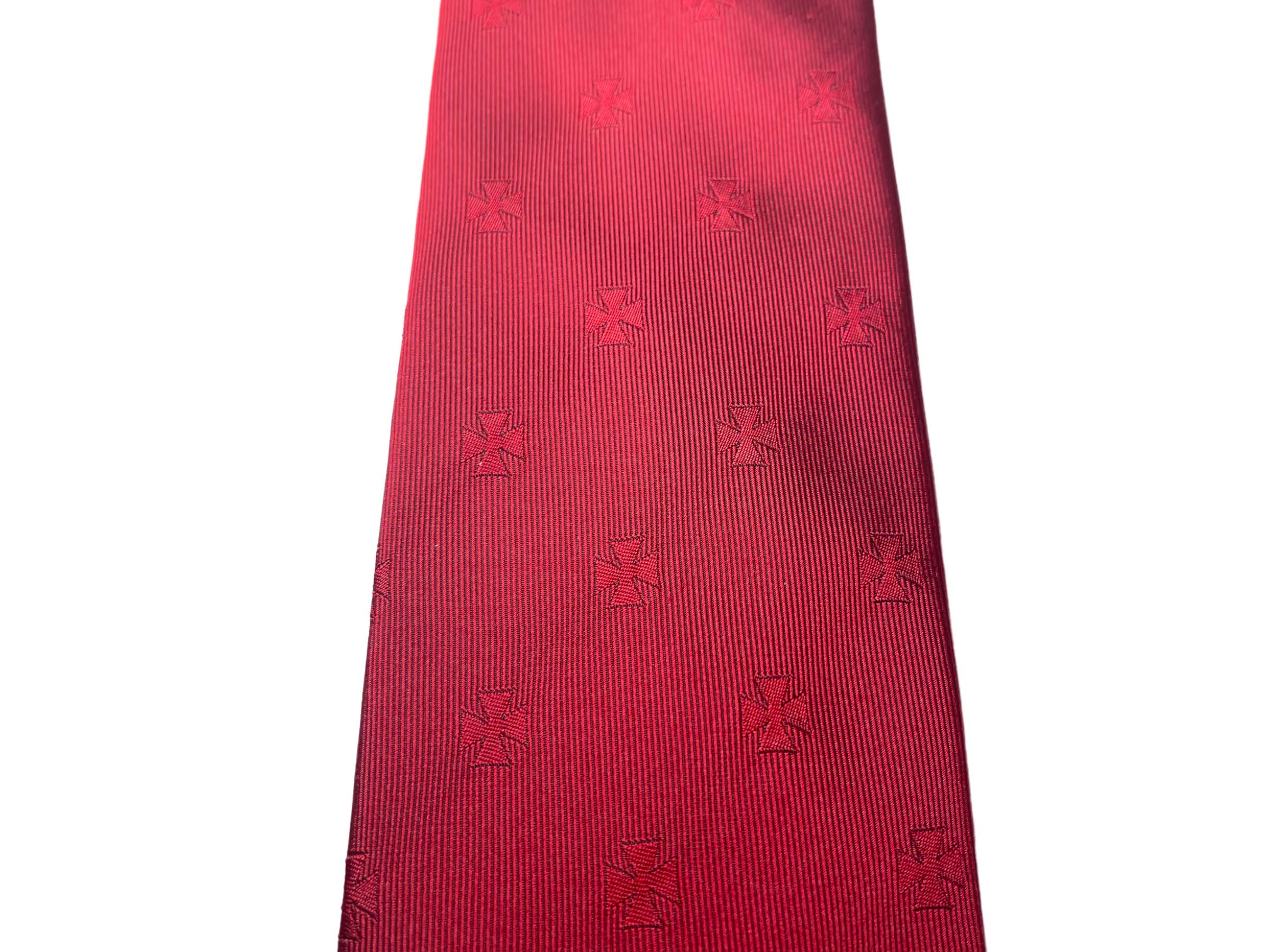 Sidenslips i rött med röda invävda frimurarkors Svenska Frimurare